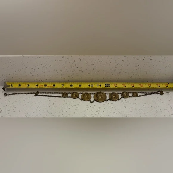 Gorgeous Vintage Brass Medallion Necklace - Picture 8 of 8